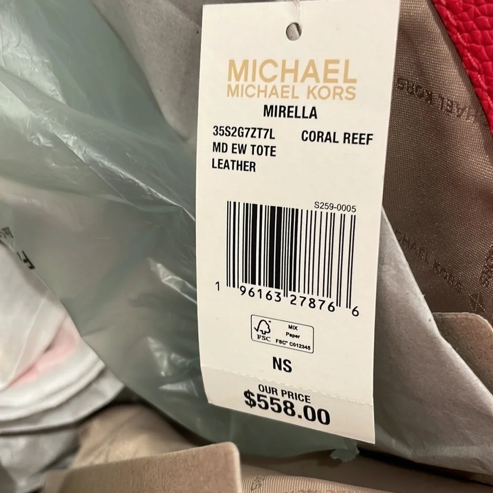 MICHAEL KORS ❤️
Mirella Medium Pebbled Leather Tote Bag - Picture 5 of 6